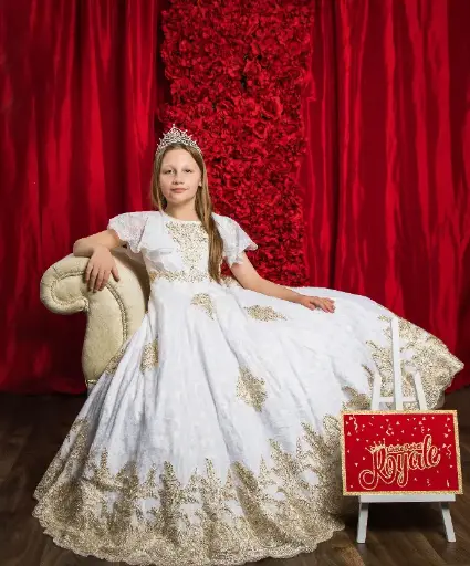 Angel sleeve white ball gown decorated with fine gold leaf lace

